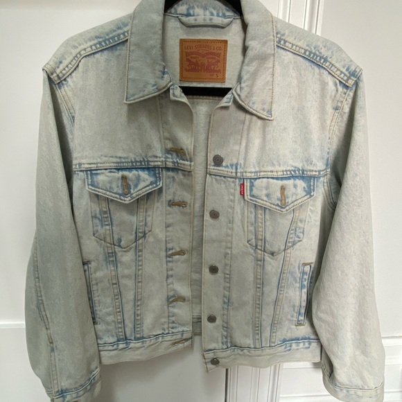 Levi’s Washed Jean Jacekt - Picture 3 of 4